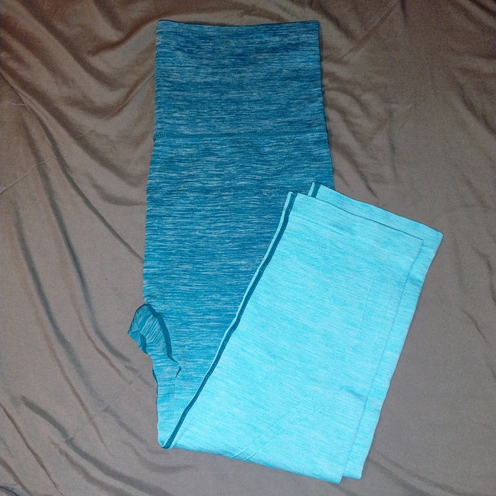 L Yelete Leggings in Blue and Light Blue